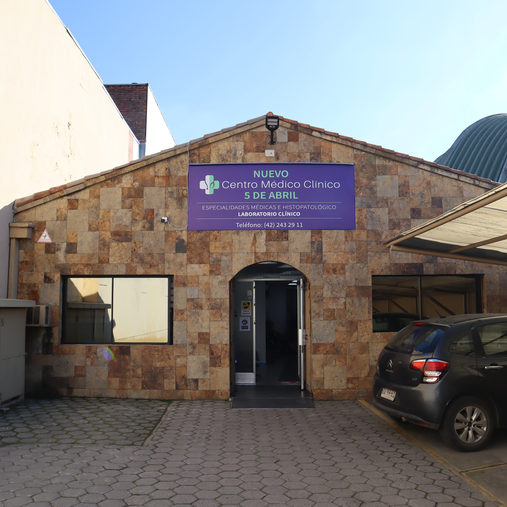Frontis del Centro Médico